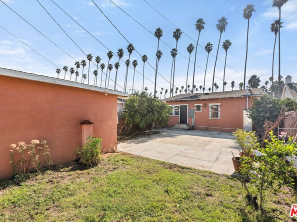 1045 W 55th Street, Los Angeles CA 90037