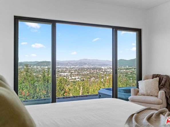 4301 Don Arellanes Drive, Los Angeles CA 90008