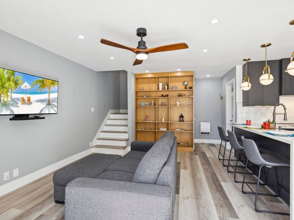 711 Pacific Coast Highway 206, Huntington Beach CA 92648