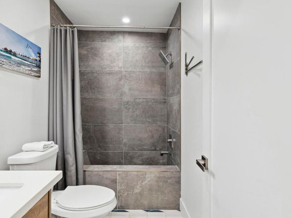 711 Pacific Coast Highway 206, Huntington Beach CA 92648