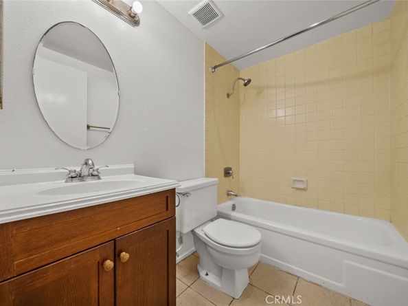 5291 Colodny Drive 13, Agoura Hills CA 91301