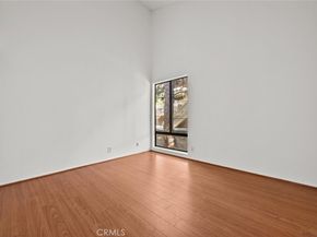 5291 Colodny Drive 13, Agoura Hills CA 91301