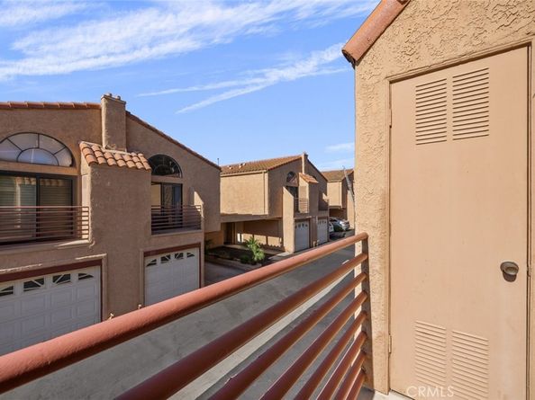 5291 Colodny Drive 13, Agoura Hills CA 91301