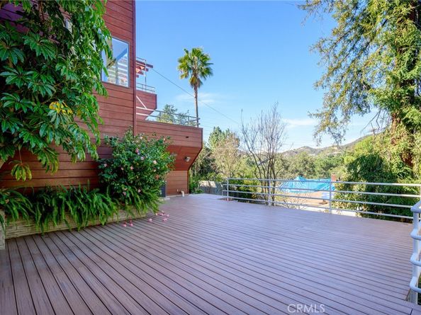 3275 Buckingham Road, Glendale CA 91206