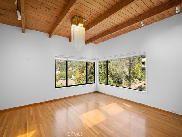3275 Buckingham Road, Glendale CA 91206