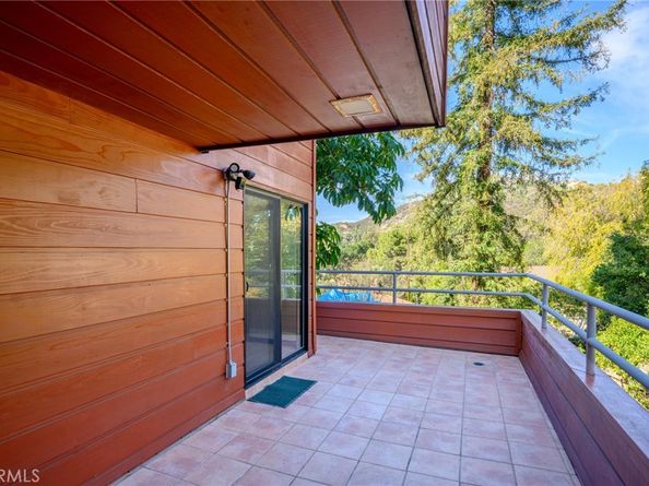 3275 Buckingham Road, Glendale CA 91206
