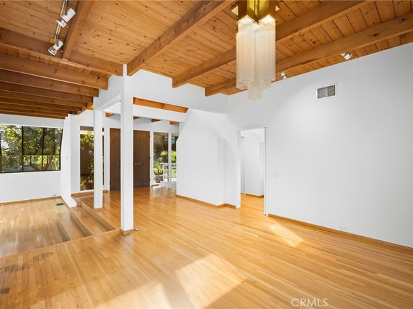 3275 Buckingham Road, Glendale CA 91206