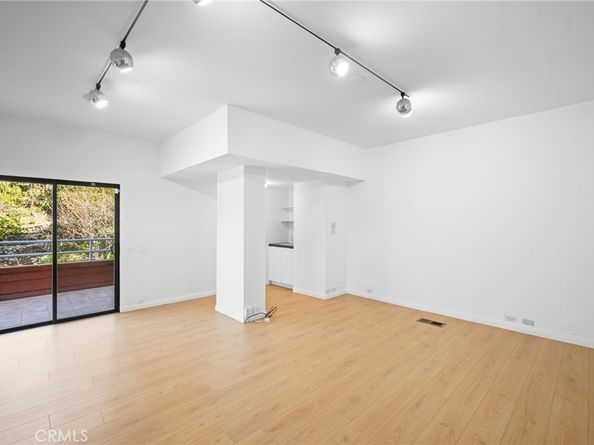 3275 Buckingham Road, Glendale CA 91206