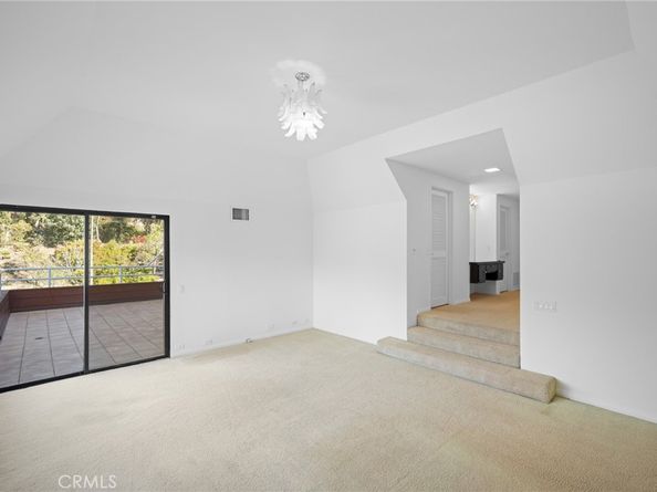 3275 Buckingham Road, Glendale CA 91206