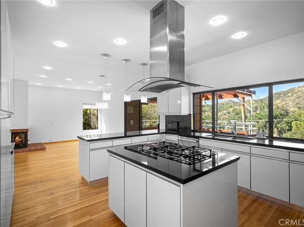 3275 Buckingham Road, Glendale CA 91206