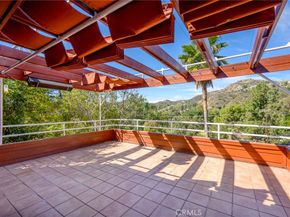 3275 Buckingham Road, Glendale CA 91206