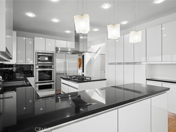 3275 Buckingham Road, Glendale CA 91206