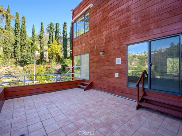 3275 Buckingham Road, Glendale CA 91206