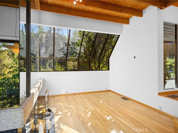 3275 Buckingham Road, Glendale CA 91206