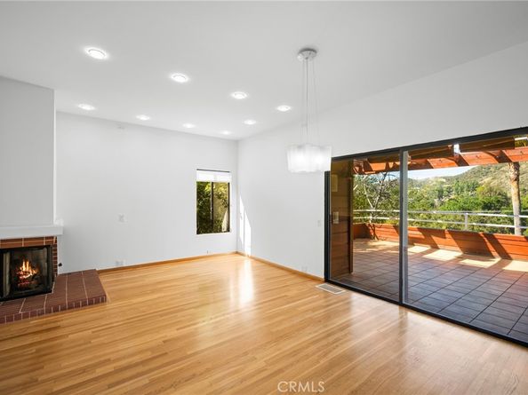 3275 Buckingham Road, Glendale CA 91206