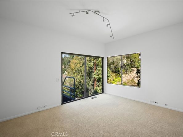 3275 Buckingham Road, Glendale CA 91206