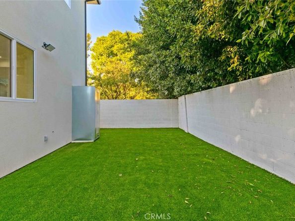 6842 Cedros Avenue, Van Nuys CA 91405