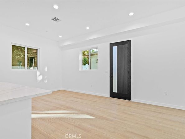 6842 Cedros Avenue, Van Nuys CA 91405