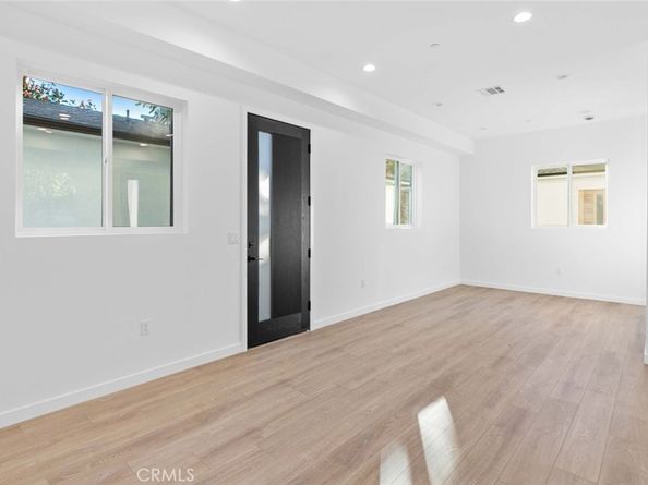 6842 Cedros Avenue, Van Nuys CA 91405