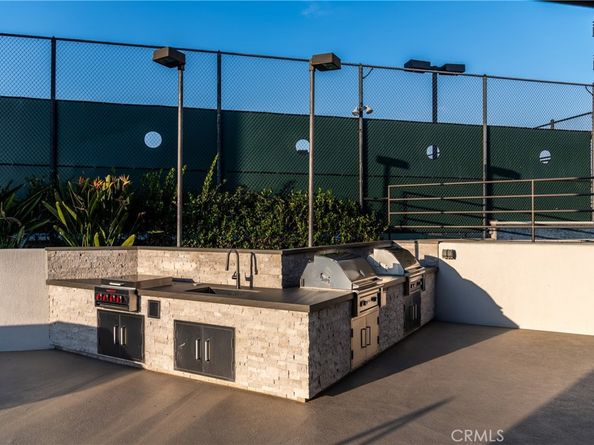 345 Pioneer Drive 1705, Glendale CA 91203