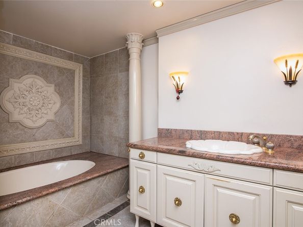 345 Pioneer Drive 1705, Glendale CA 91203