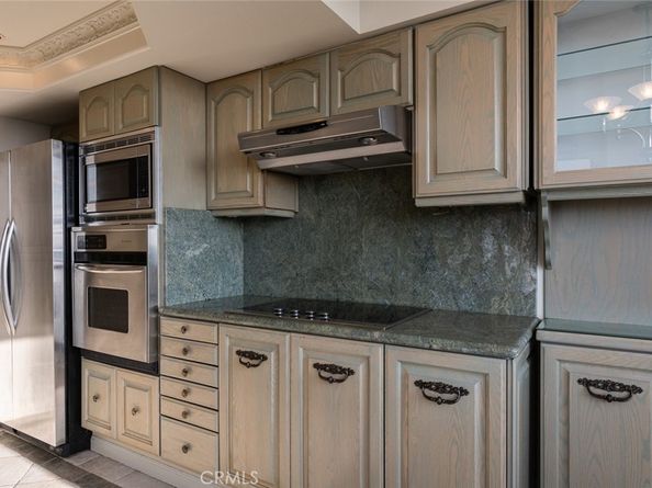 345 Pioneer Drive 1705, Glendale CA 91203