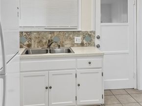 3834 West Blvd, Los Angeles CA 90008