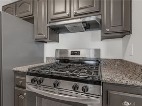 1422 Rock Glen Avenue 214, Glendale CA 91205