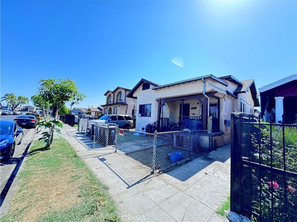 7011 Bonsallo Avenue, Los Angeles CA 90044