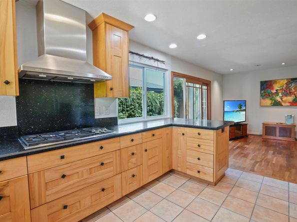 911 Orchid Way, Carlsbad CA 92011