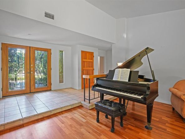 911 Orchid Way, Carlsbad CA 92011
