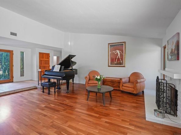 911 Orchid Way, Carlsbad CA 92011