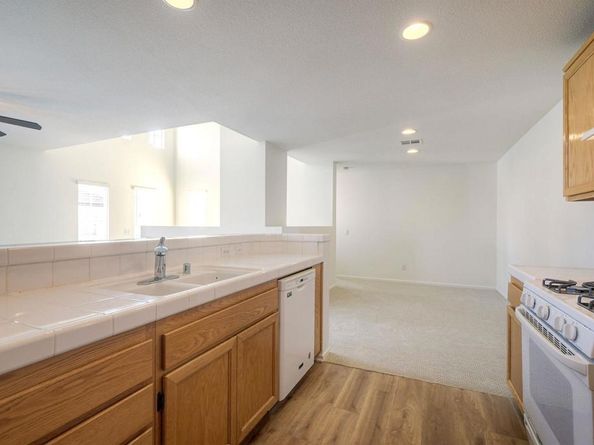 5005 Codorniz Way 8, Oceanside CA 92057