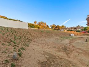 2525 Date Palm Court, Vista CA 92084