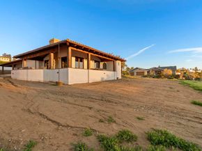 2525 Date Palm Court, Vista CA 92084