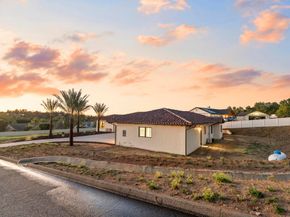 2525 Date Palm Court, Vista CA 92084