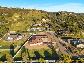 2525 Date Palm Court, Vista CA 92084