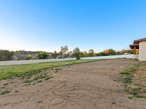 2525 Date Palm Court, Vista CA 92084