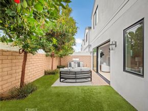 387 La Perle Place, Costa Mesa CA 92627