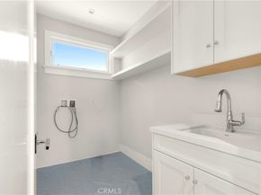 387 La Perle Place, Costa Mesa CA 92627