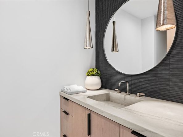 2501 Seaview Ave, Corona Del Mar CA 92625