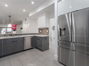 23057 Park Este, Calabasas CA 91302