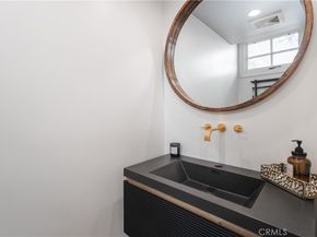 23057 Park Este, Calabasas CA 91302