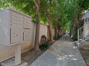 5727 Etiwanda 3, Tarzana CA 91364