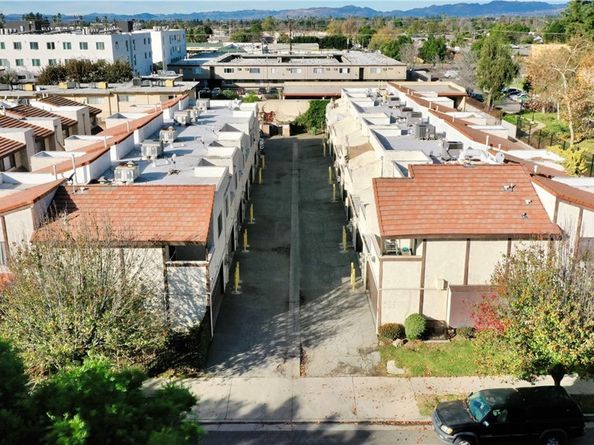 9525 Sylmar 2, Panorama City CA 91402