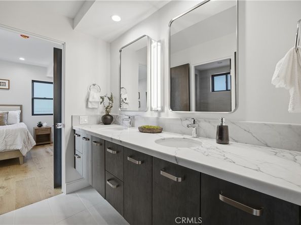 2005 Mathews C, Redondo Beach CA 90278