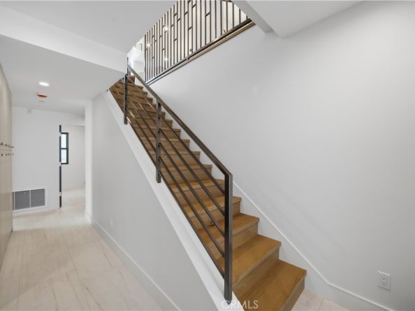 2005 Mathews C, Redondo Beach CA 90278