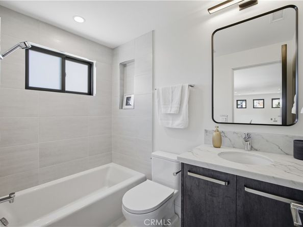 2005 Mathews C, Redondo Beach CA 90278