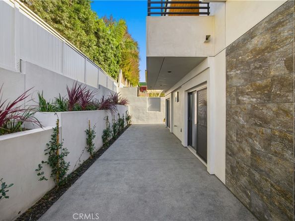 2005 Mathews C, Redondo Beach CA 90278