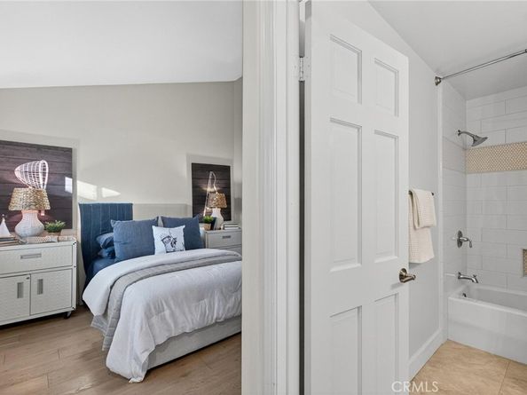 18 Malaga Place East E, Manhattan Beach CA 90266